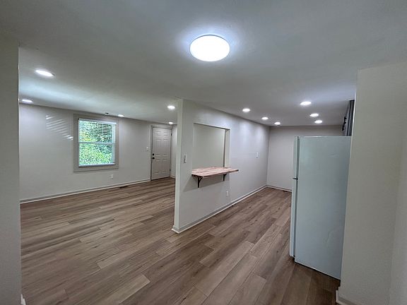 2nd image of 975 Beason Dr