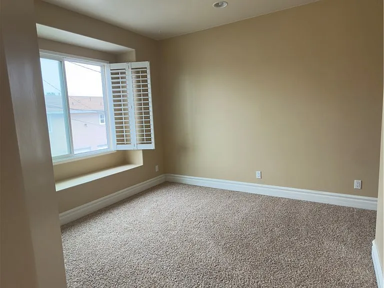 211 Chicago Ave — Photo 18