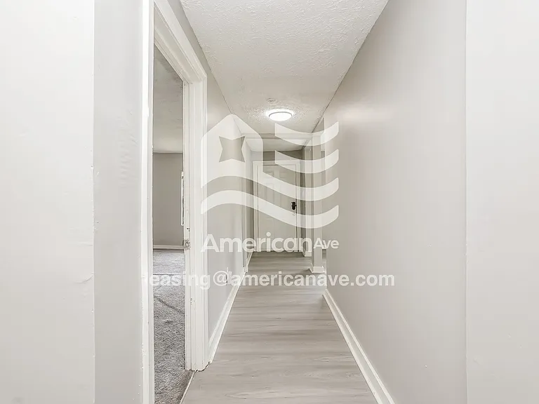 1428648_013_hallway_14.jpg