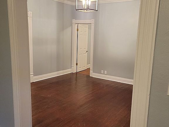 Entry/Living Room