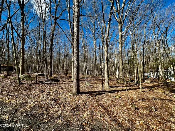 228 Basswood Dr, Hawley, PA 18428