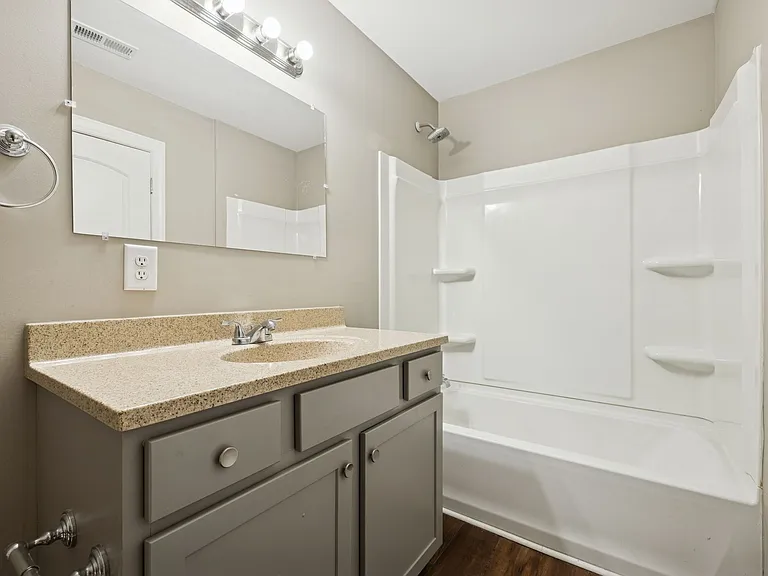 801 Poplar Ave #B — Photo 14