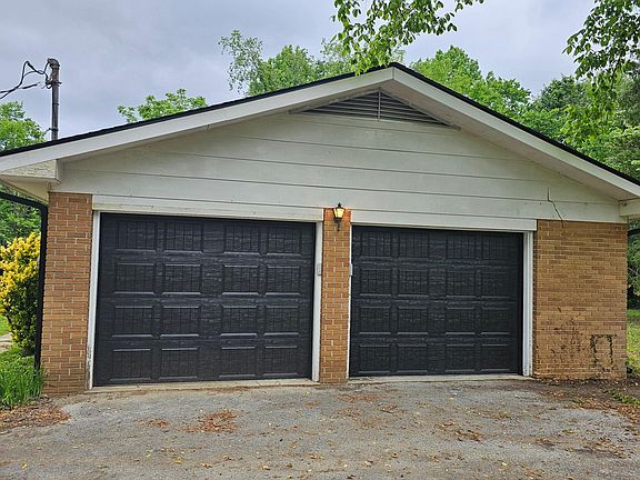 3rd image of 9 E Morgan Ln
