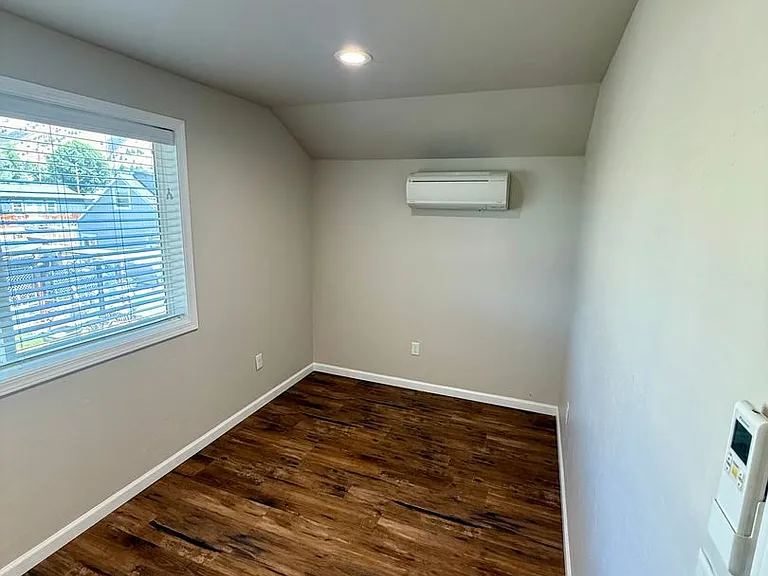 1104 Kane St — Photo 9