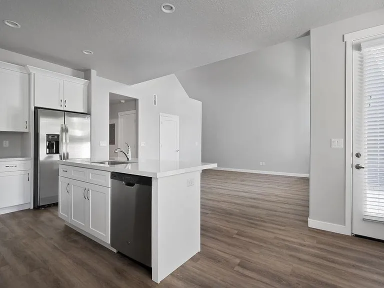 735 E Zekes Ct — Photo 6