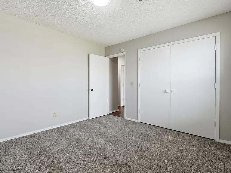 E 39th Pl Quadplex — Photo 13