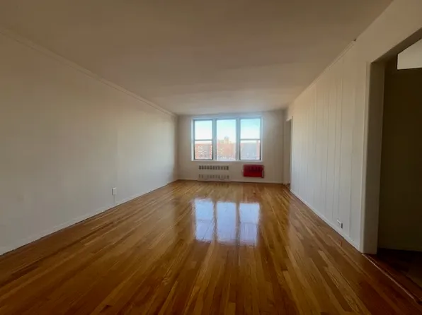 8635 21st Avenue image 1 of 7