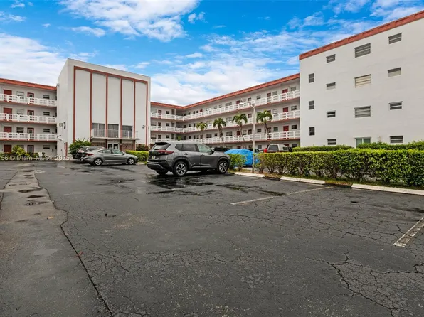 4000 NW 44th Ave APT 205, Lauderdale Lakes, FL 33319