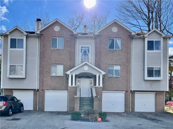 344 Village Pointe Dr #3C, Akron, OH 44313