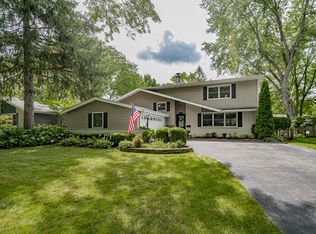 44 Swift Ln, Naperville, IL 60565