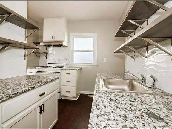 5th image of 340 N Belmont Blvd
