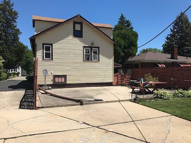 2nd image of 700 S Monterey Ave