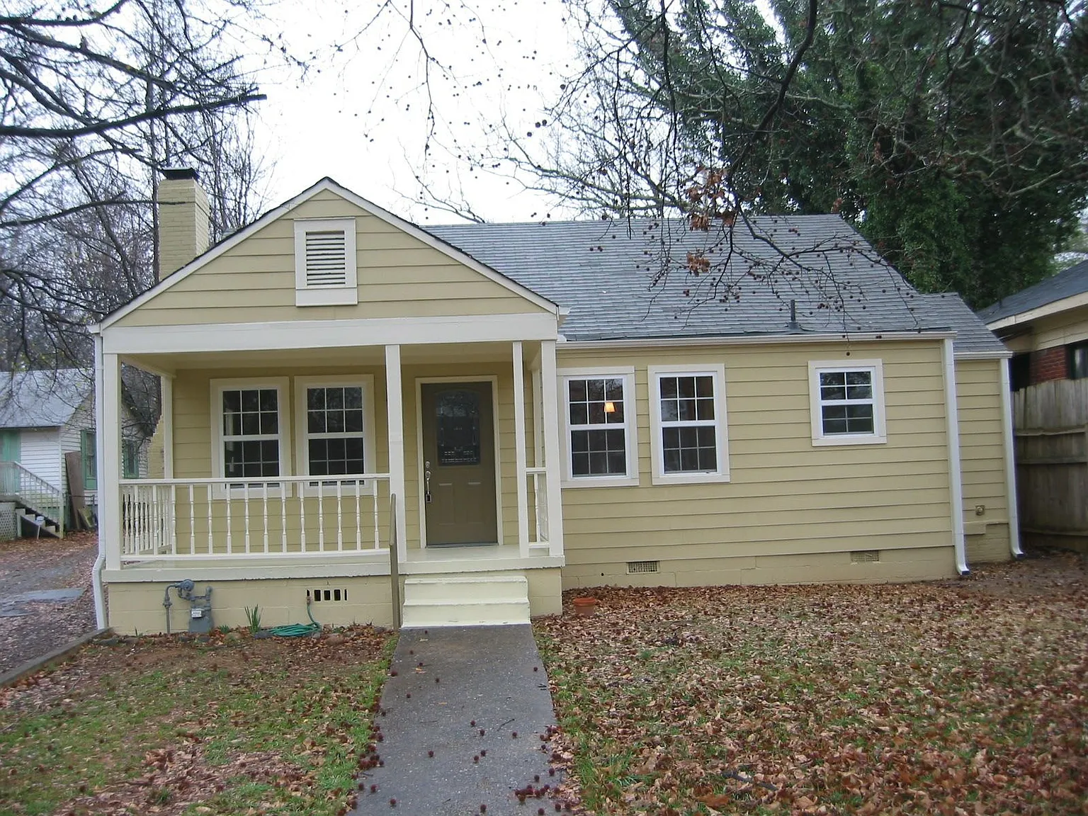 1085 Victory Dr SW photo 1