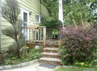 72 Chapel Hill Dr, Brentwood, NY 11717