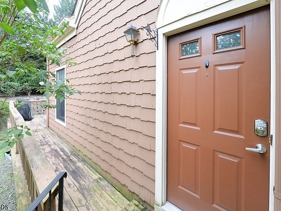 3rd image of 27 Tanager Ct