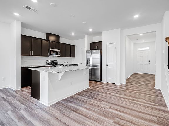 Everlee Carson II QMI 237 Kitchen 2of7