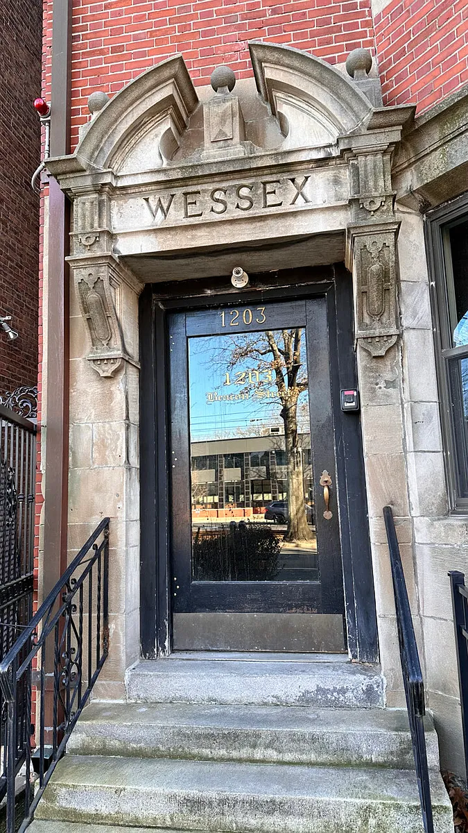 Building Photo - 1203 Beacon St #2