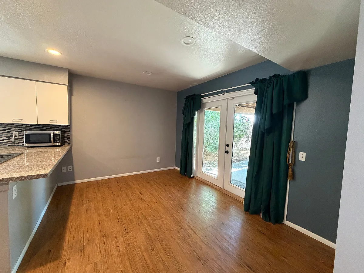 3 bed, 2.0 bath, 1350 sqft, $1,749 — Photo 3