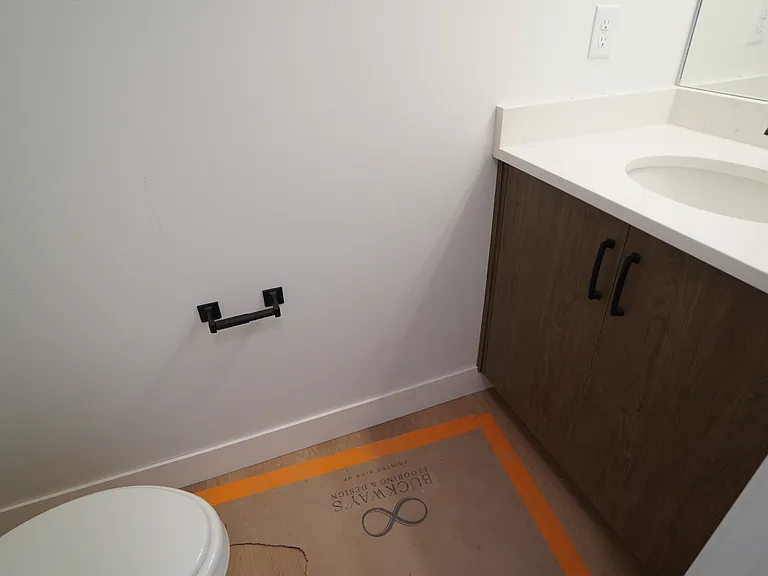 331 N Liberty Ave — Photo 3