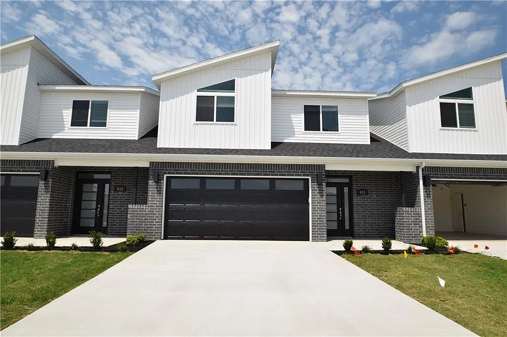 3 bed, 2.5 bath, 1420 sqft, $1,680 — Photo 1