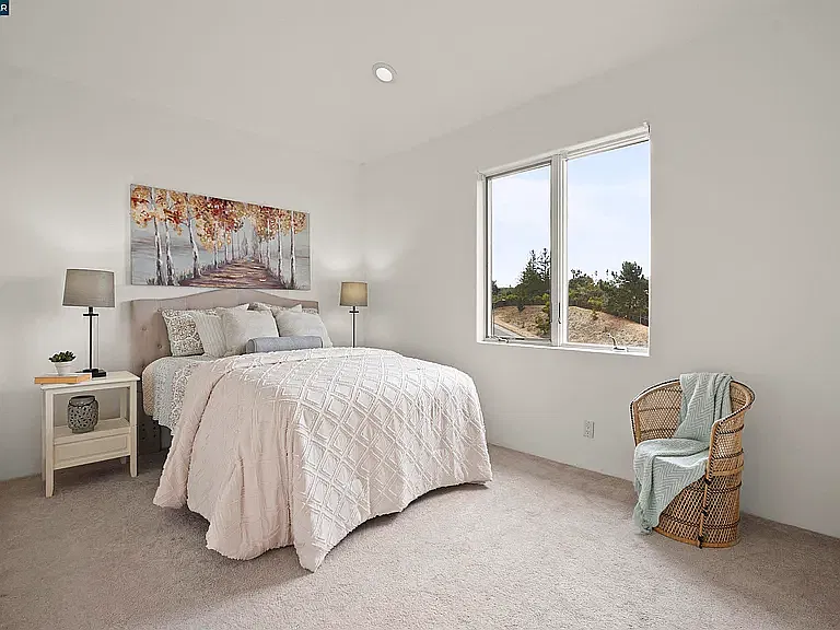 4 bed, 3283 sqft, $6,850 — Photo 1