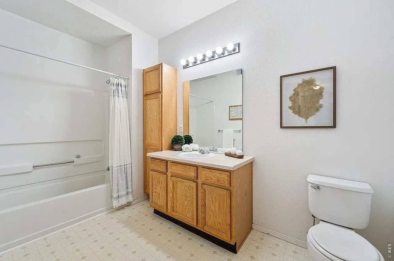 2 bed, 1155 sqft, $1,900 — Photo 3