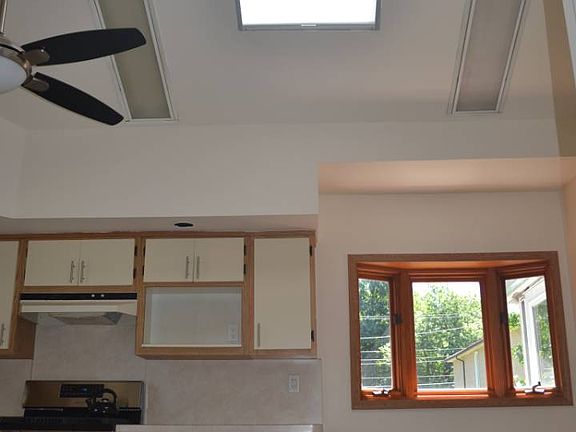 5th image of 286 Oak Ave