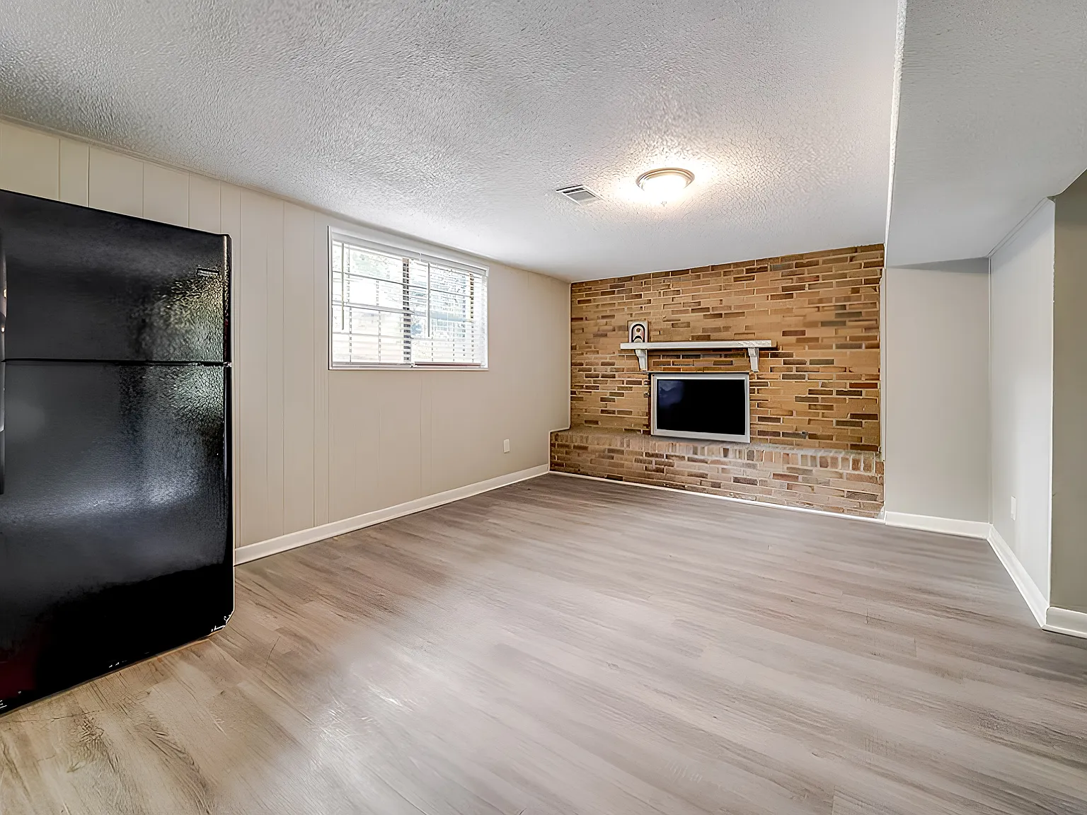 4 bed, 2.0 bath, 1887 sqft, $598 — Photo 3