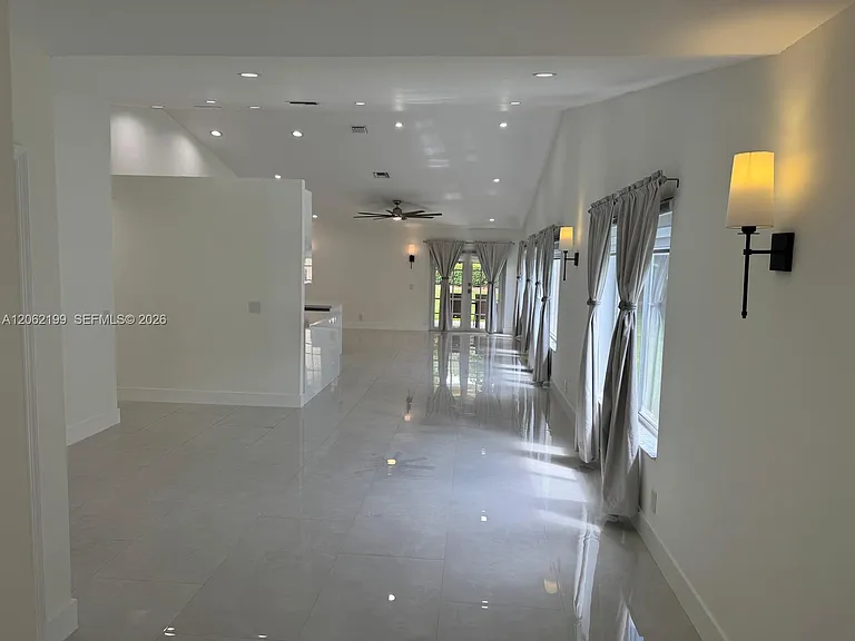 1133 Alexander Bnd — Photo 1