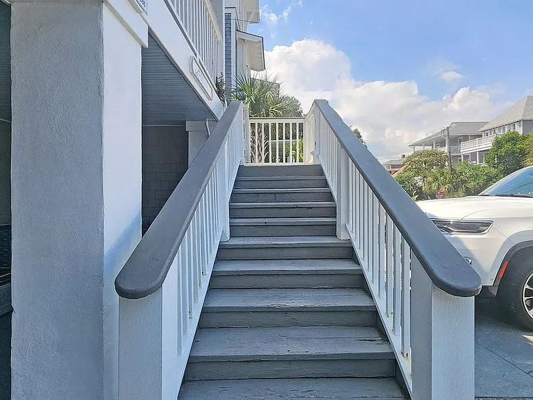 21 W Henderson St — Photo 5