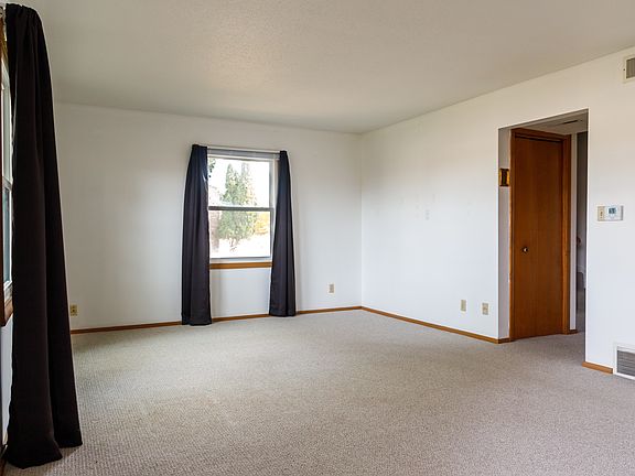 3rd image of 2421 Crescent Dr APT 3