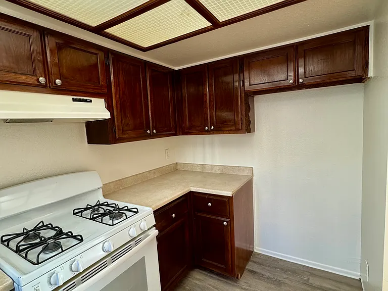 814 E Windsor Rd #106 — Photo 4