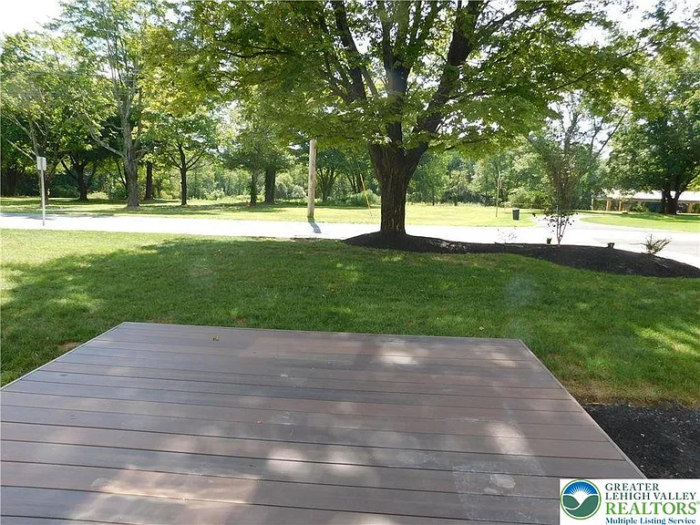 639 Linden St — Photo 8