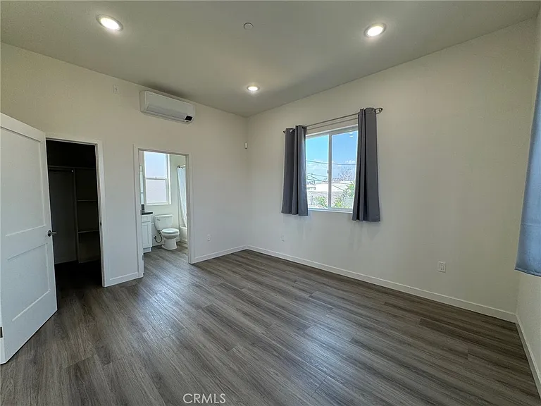 209 1/2 N Serrano Ave — Photo 11
