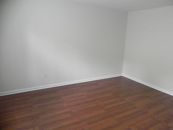 5th image of 21 Edlie Ave Unit 1