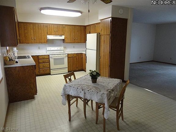 2nd image of 102 S Northwood Dr