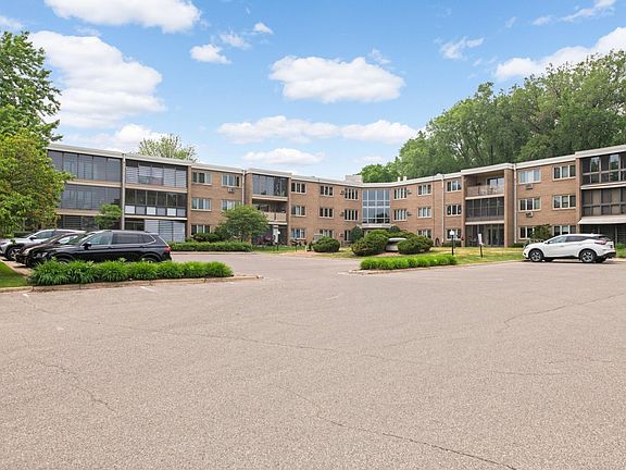 5th image of 4370 Brookside Ct APT 106