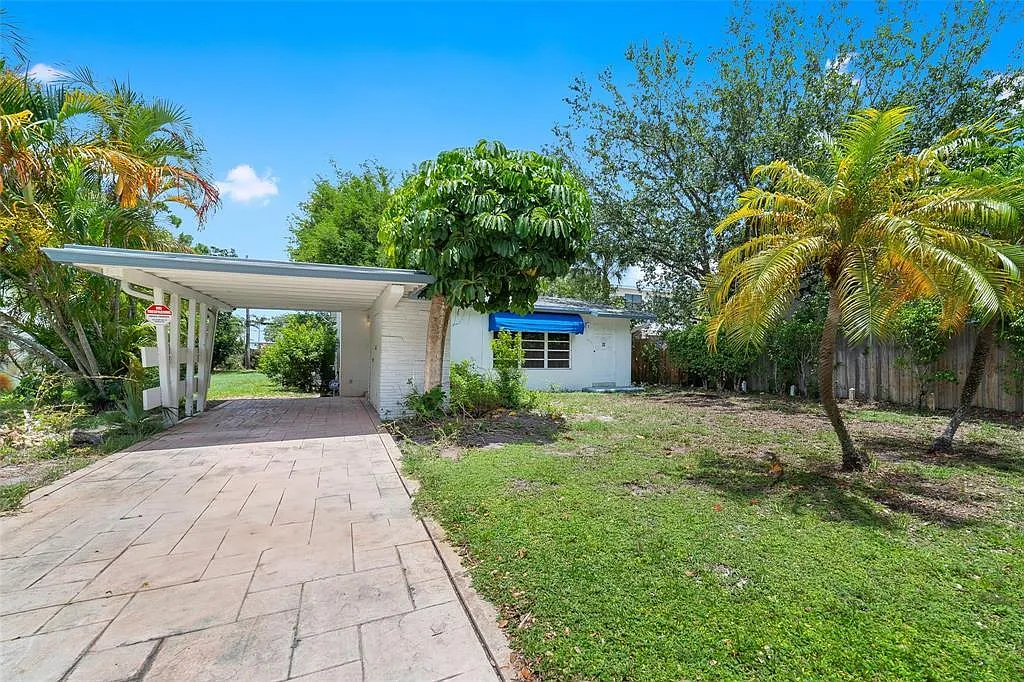 2 bed, 1.0 bath, 1056 sqft, $3,000 — Photo 2