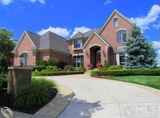 17599 Parkshore Dr, Northville, MI