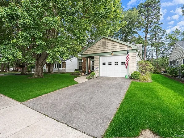304 Kingston Court, Ridge, NY 11961