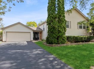 700 Beechwood Dr, Lake Zurich, IL