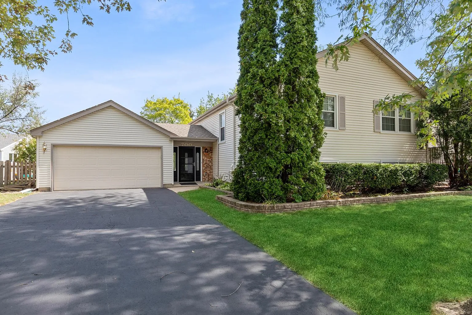 700 Beechwood Dr photo 1