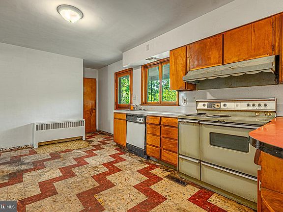 9th image of 1249 Braddock Rd