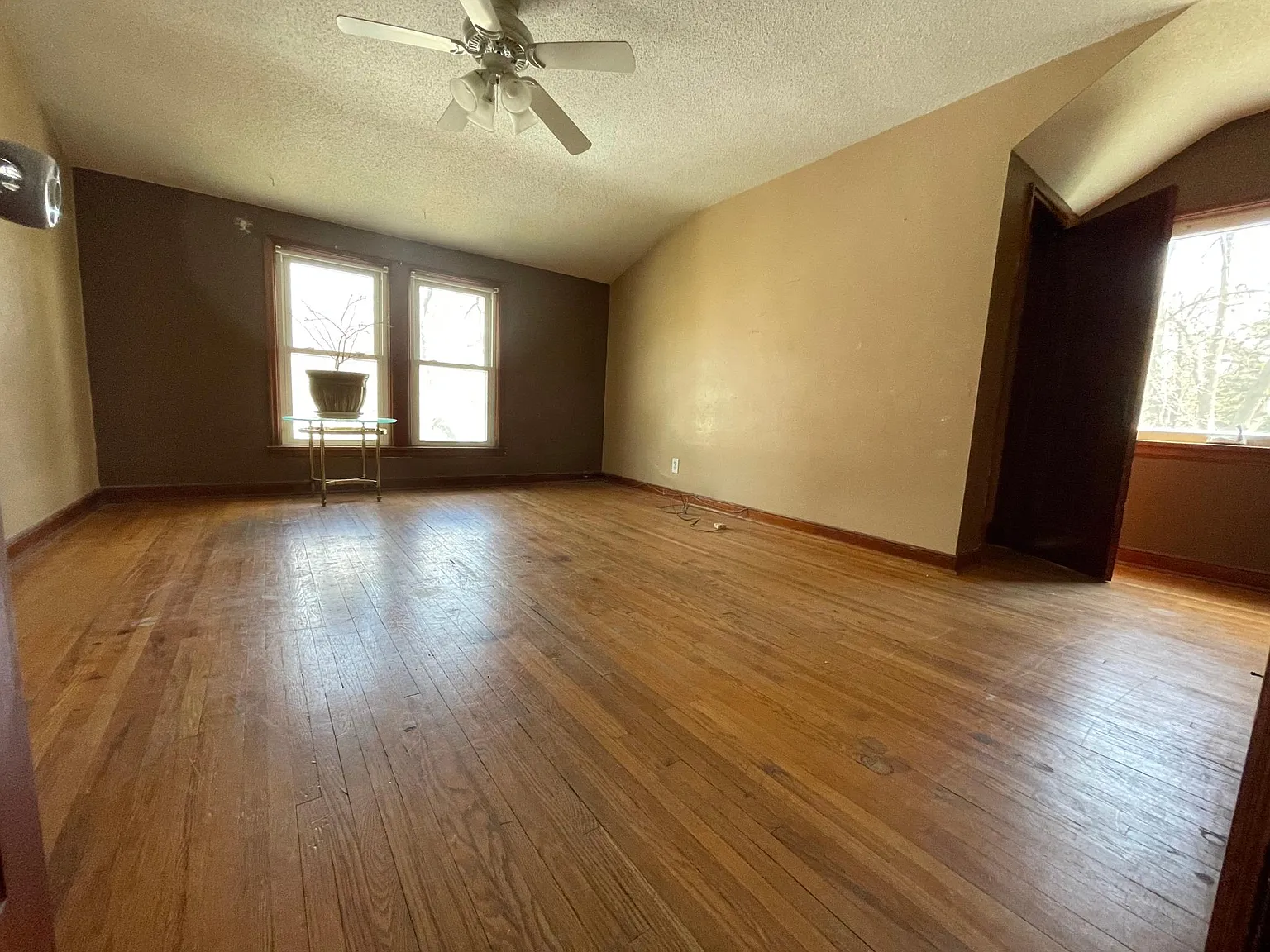 3 bed, 1800 sqft, $1,800 — Photo 2