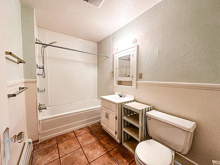 620 7th Ave — Photo 9