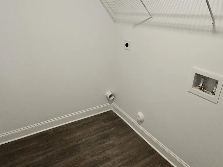 228 Hillcrest Dr — Photo 2