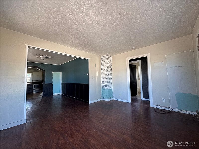 3rd image of 4727 Ocean Beach Highway