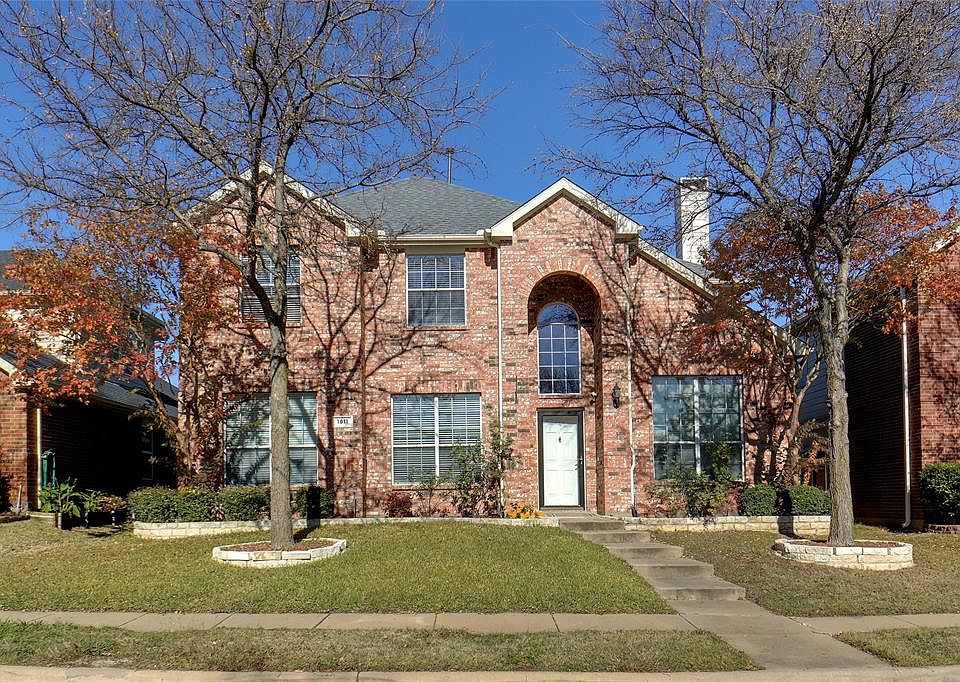 1st image of 1611 Broadmoor Dr