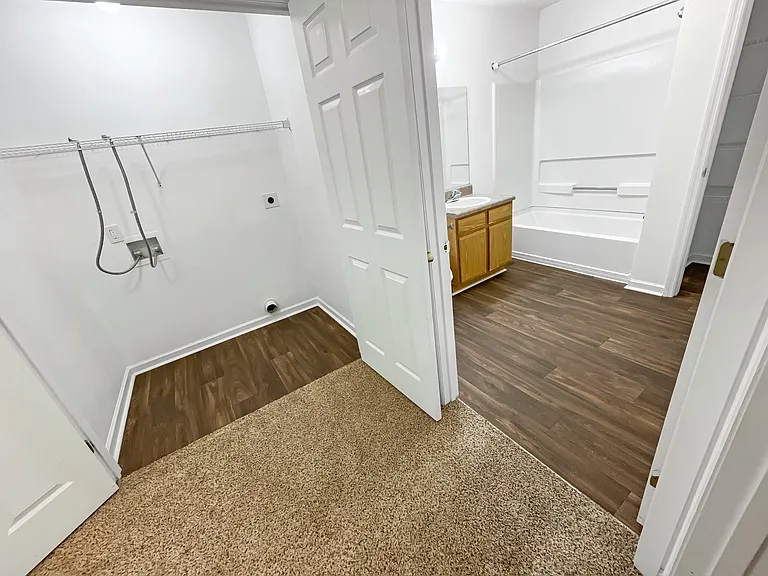 Amesbury Apartments — Photo 21