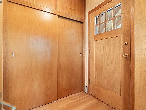 3rd image of 2114 SE 31st Ave